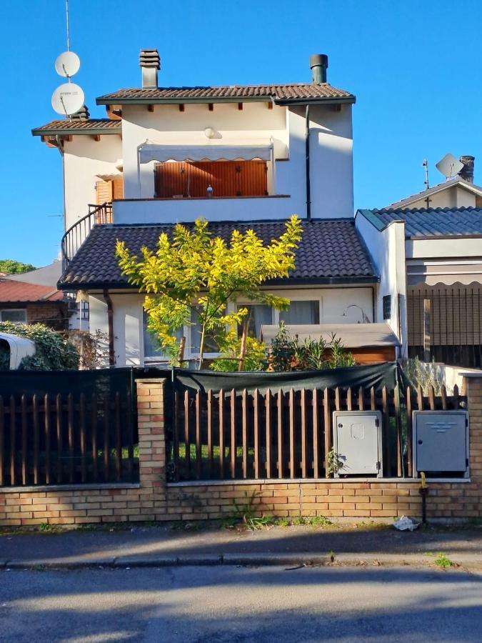 Вилла Charming House In Marina Di Ravenna With Fenced Garden Экстерьер фото